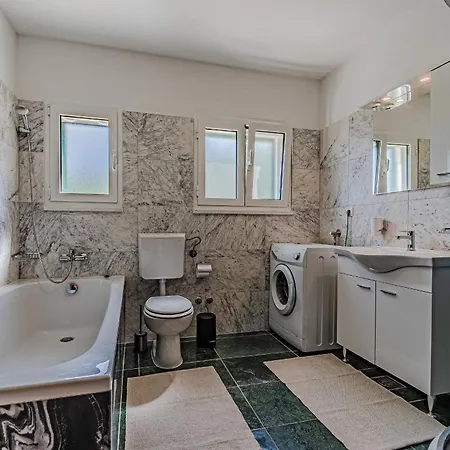 Silent Olive Garden *